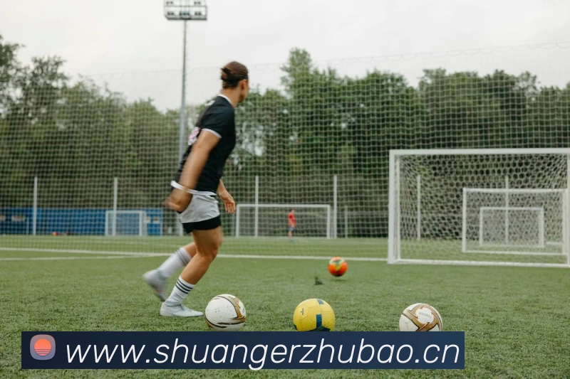 c罗壁纸带字，超燃呈现足坛传奇风采